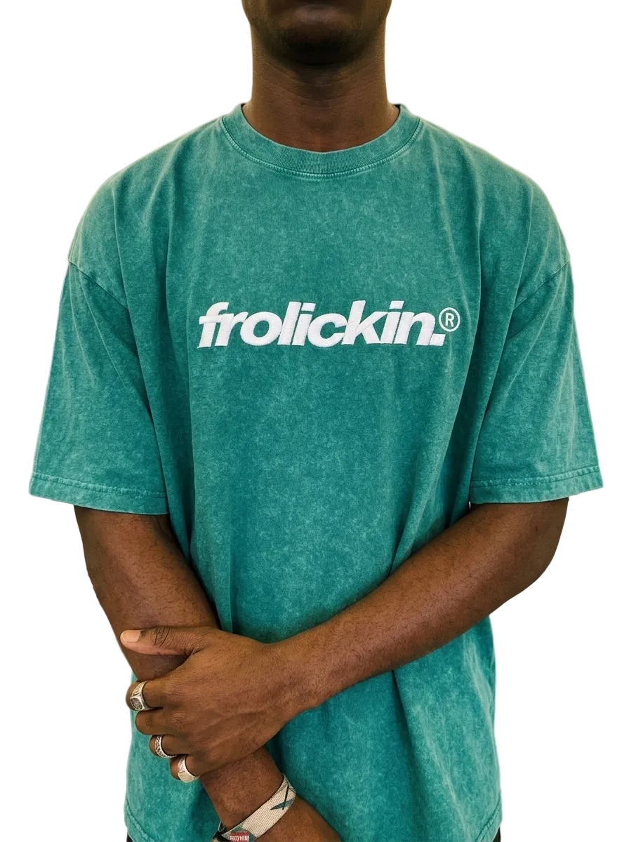 CLASSIC LOGO’d vintage wash tee